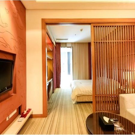 Starway Hotel Silver Джухай Екстериор снимка