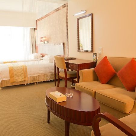Starway Hotel Silver Джухай Екстериор снимка