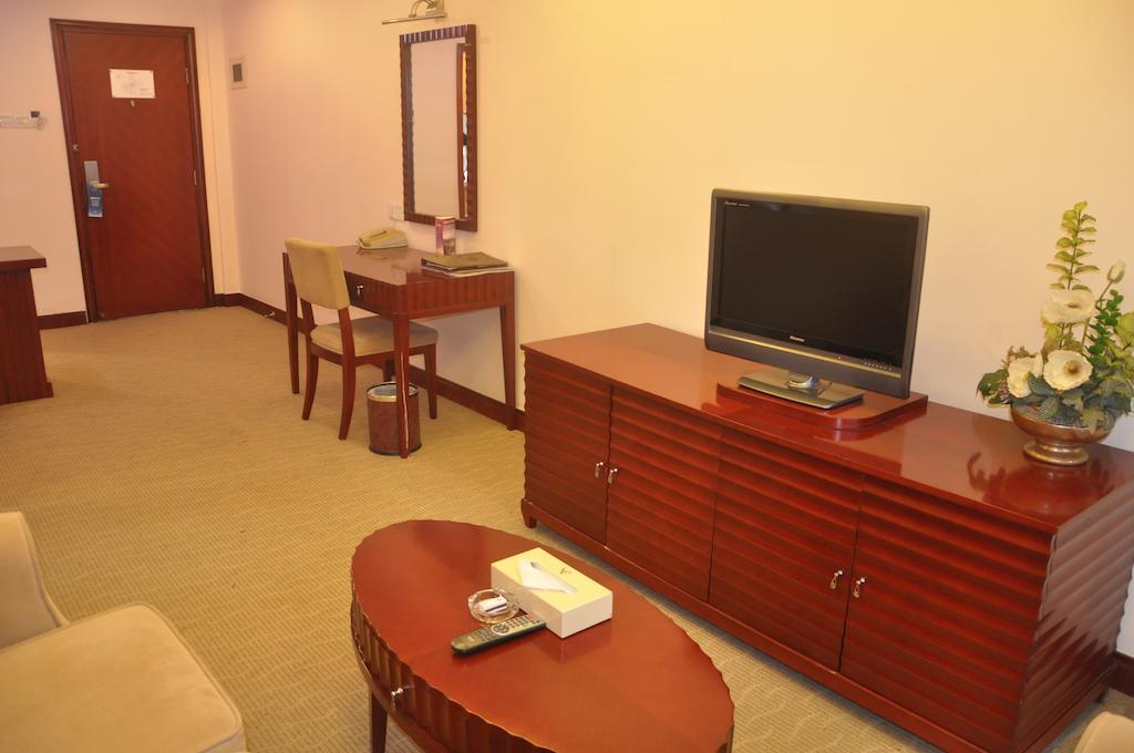 Starway Hotel Silver Джухай Стая снимка