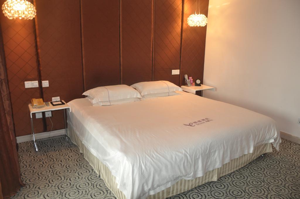 Starway Hotel Silver Джухай Стая снимка