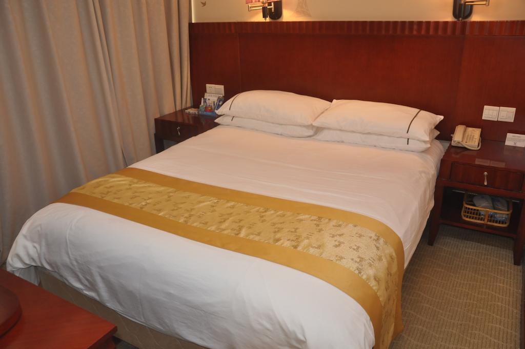 Starway Hotel Silver Джухай Стая снимка