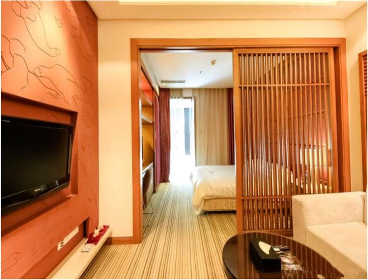 Starway Hotel Silver Джухай Екстериор снимка