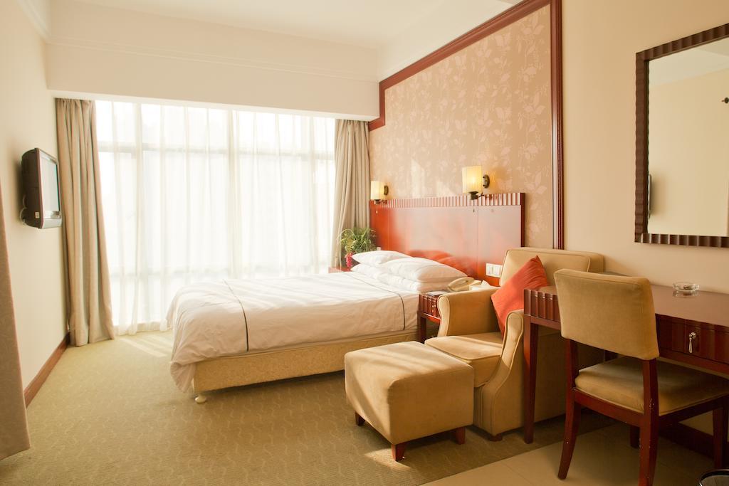 Starway Hotel Silver Джухай Екстериор снимка