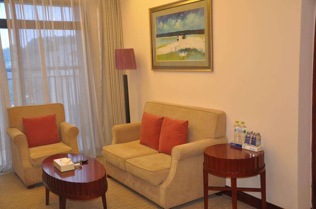 Starway Hotel Silver Джухай Стая снимка