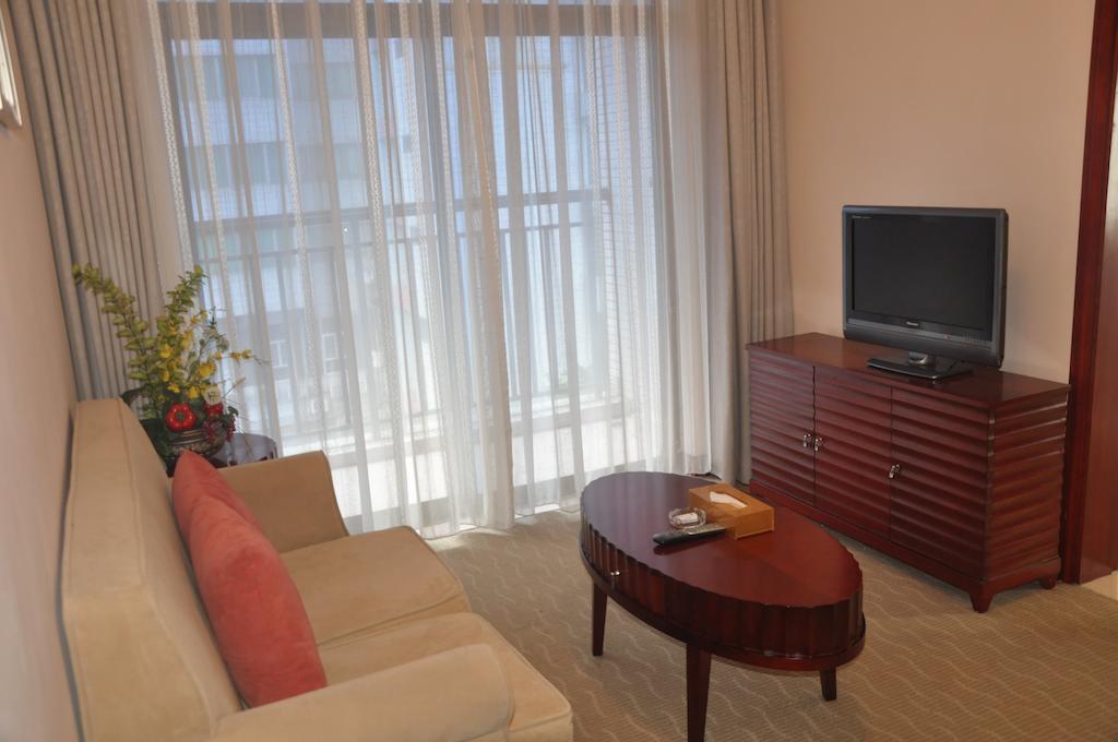 Starway Hotel Silver Джухай Екстериор снимка