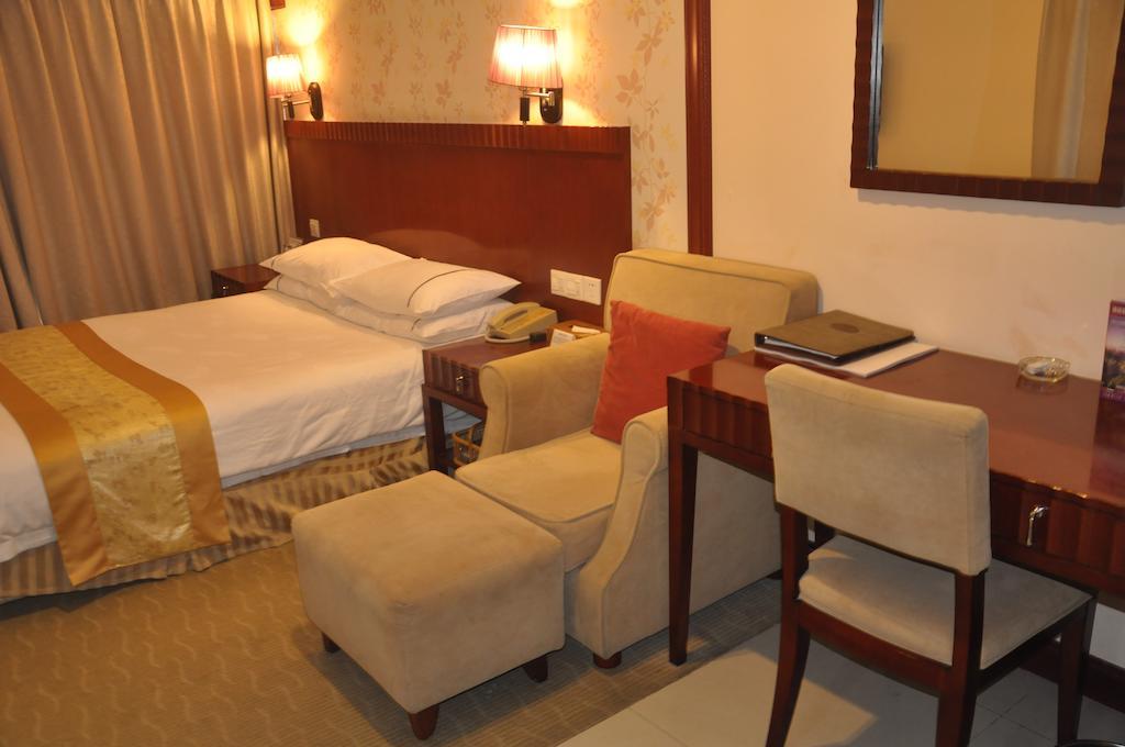 Starway Hotel Silver Джухай Екстериор снимка