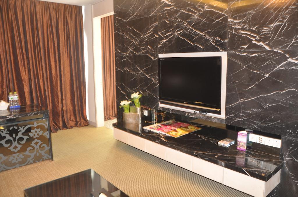 Starway Hotel Silver Джухай Екстериор снимка